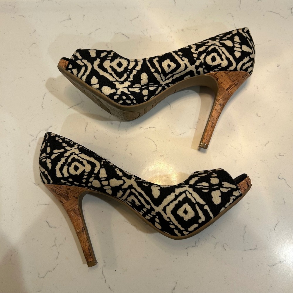 Christian Siriano Peep Toe Cork Heel Pumps Black White Geometric Print Size 8M